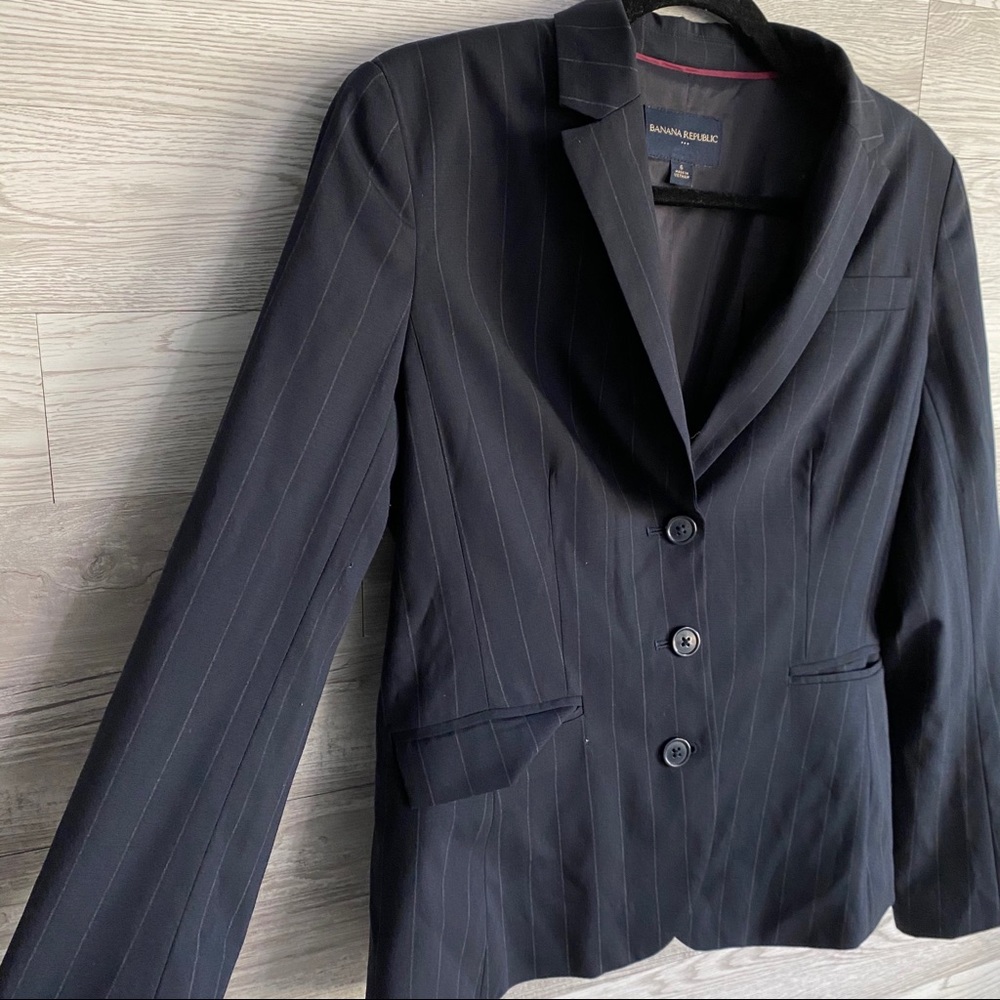 Banana Republic Navy Striped Woman’s Blazer Size 6